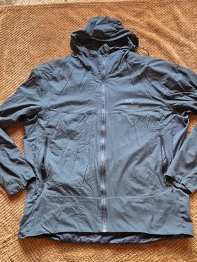 Arc'teryx Men's Hooded Raincoat in Slate Blue